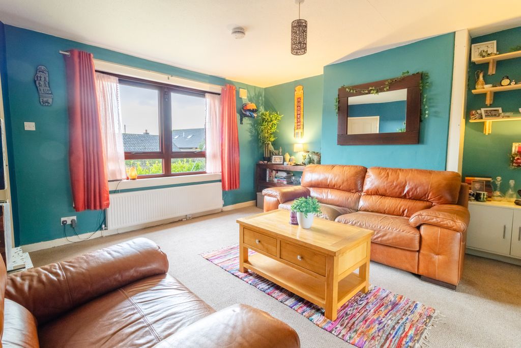 Property photo 2 of 19 Lounge