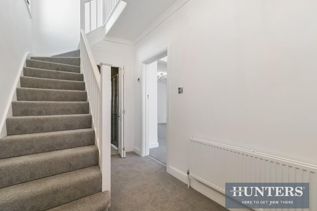 Property photo 2 of 16 Chatsworth Crescent, -1.Jpg