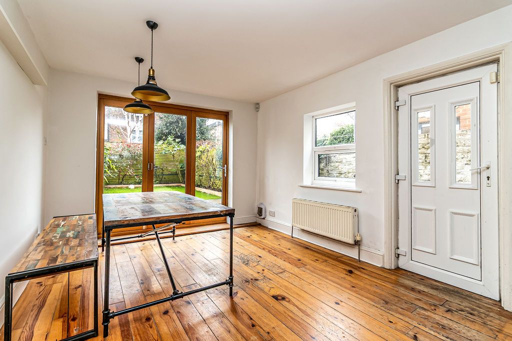 Property photo 3 of 24 .