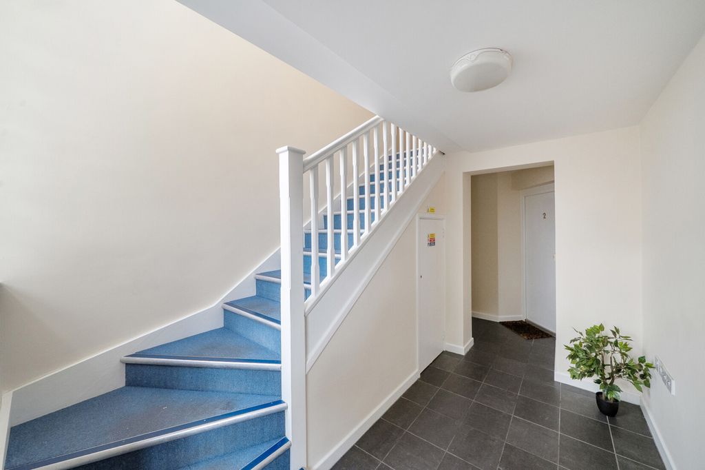 Property photo 2 of 10 Hallway