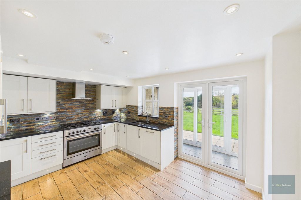 Property photo 3 of 22 Picture No. 15