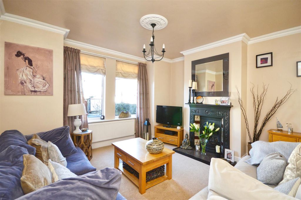 Property photo 2 of 22 Sitting Room