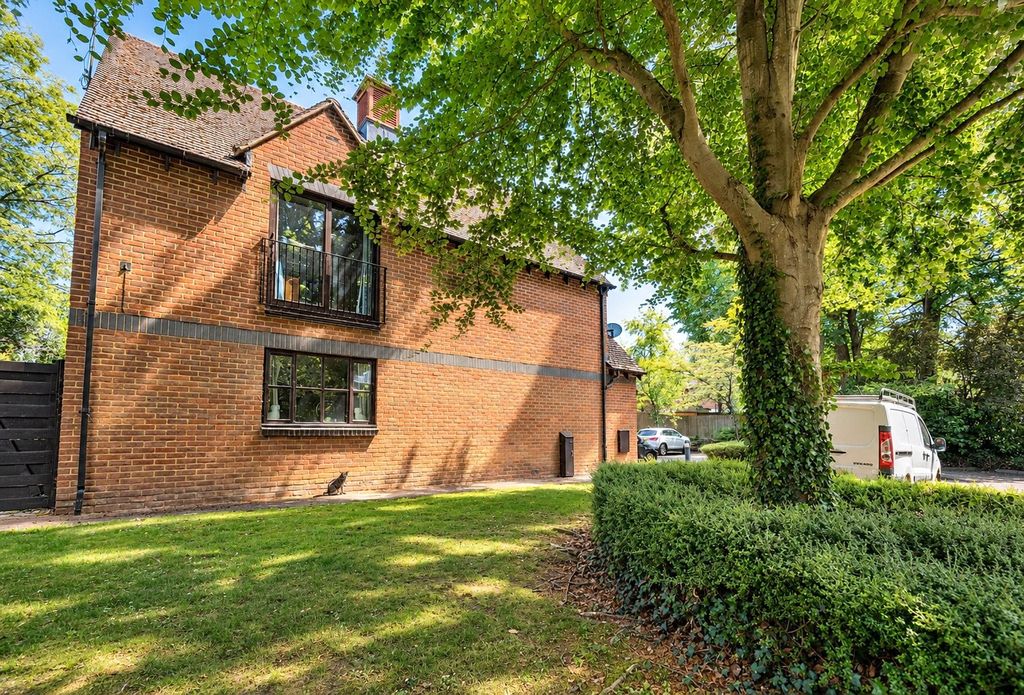 Property photo 2 of 7 Picture No. 12