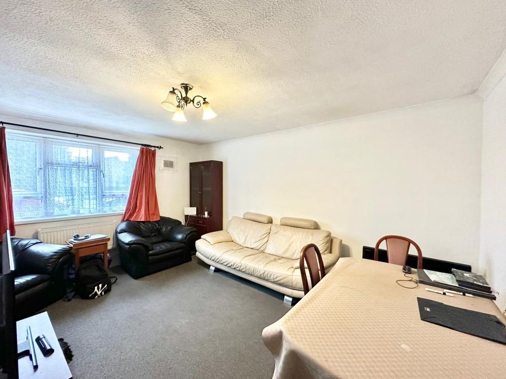 Property photo 3 of 13 dc4bae78-B1ce-4E39-8Ea8-9Bd5942d0B5d.Jpg