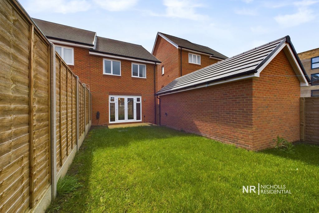 Property photo 2 of 17 Garden