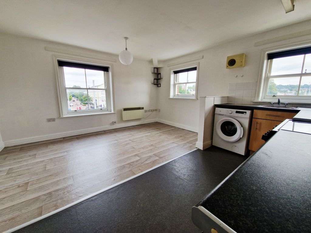 Property photo 3 of 6