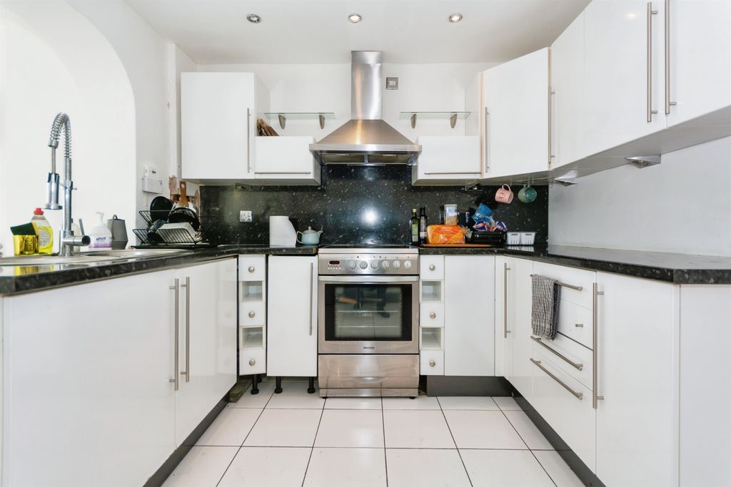 Property photo 3 of 25