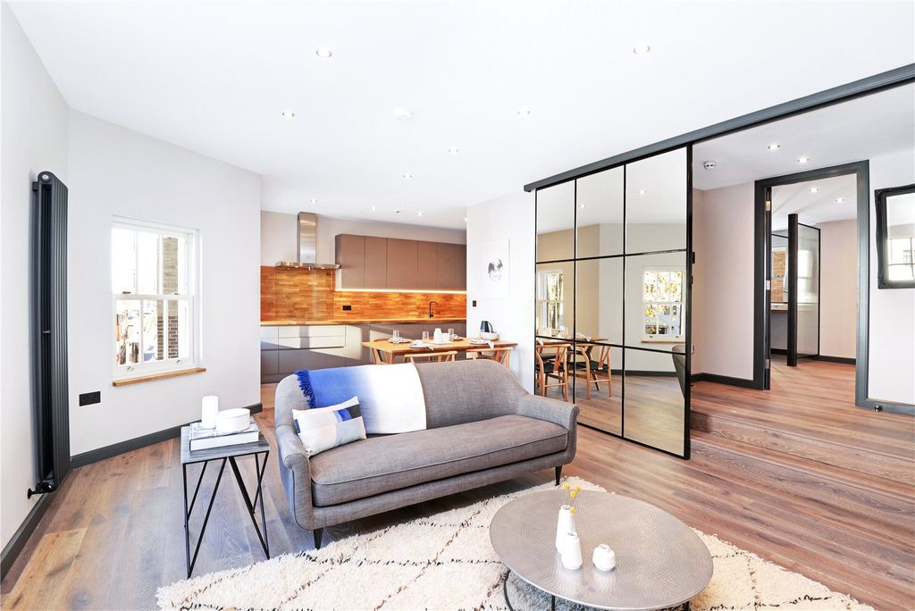 Property photo 1 of 9 Kitchen/Reception