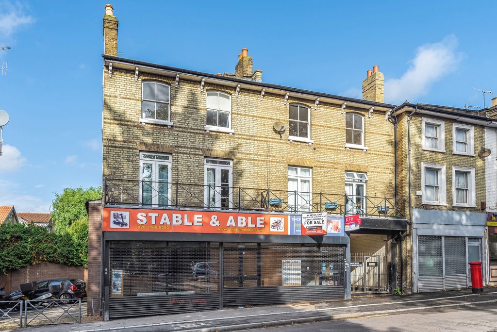 Property photo 1 of 6 Kingston Hill (2)