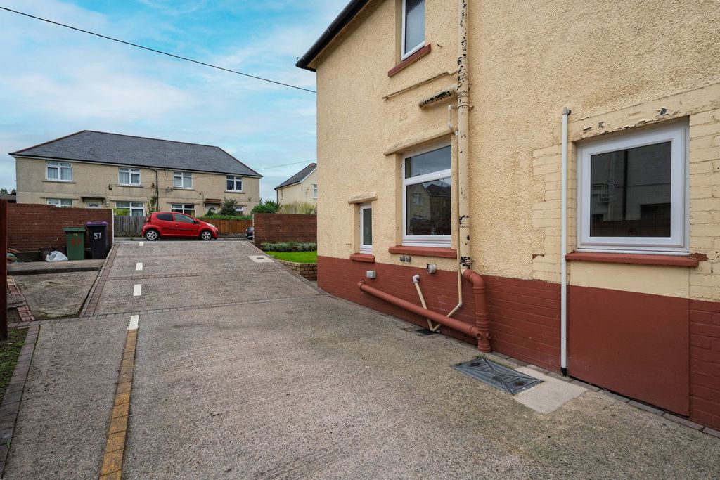 Property photo 2 of 25