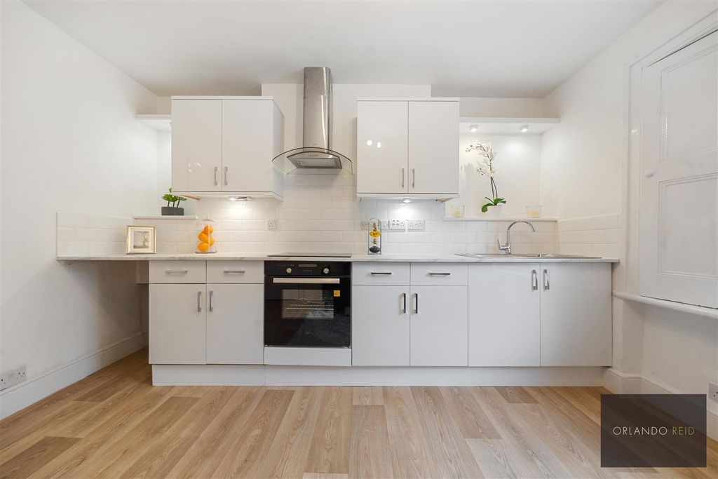 Property photo 3 of 8 66A Flaxman Road Se5 9Dh-10.Jpg