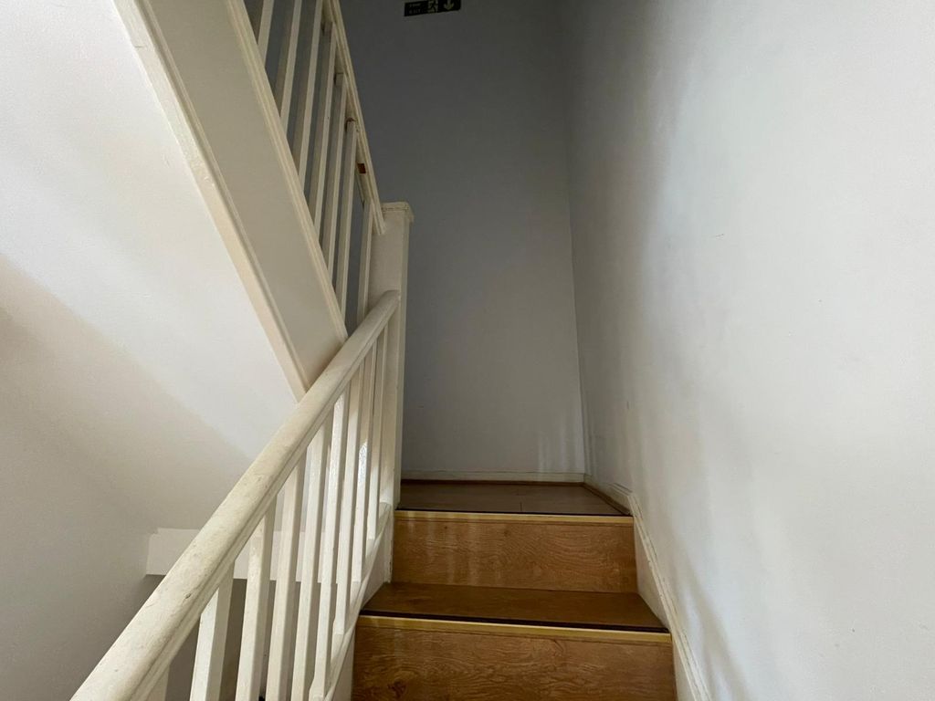 Property photo 2 of 6 Photo 4