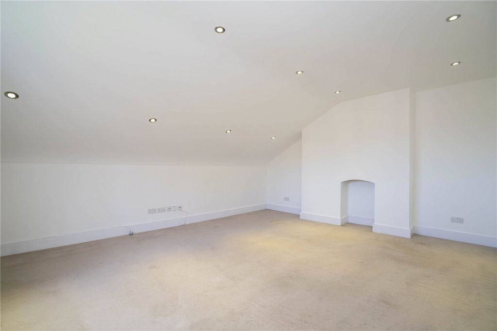 Property photo 3 of 8 Picture No. 10