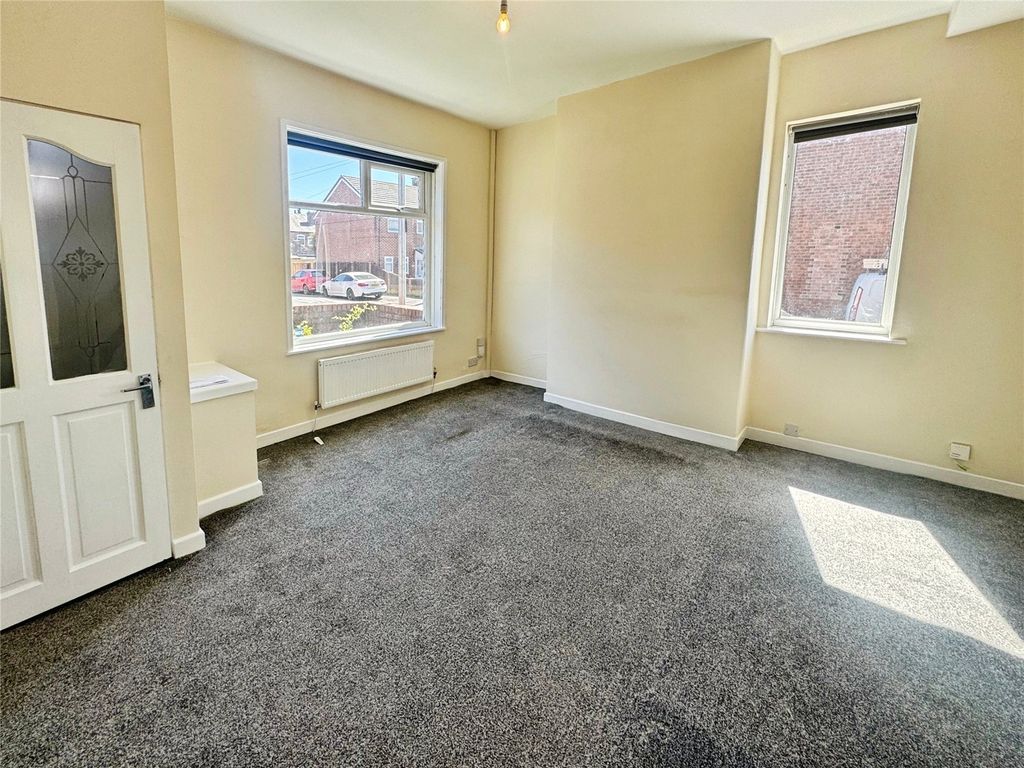 Property photo 3 of 10 Picture No. 06