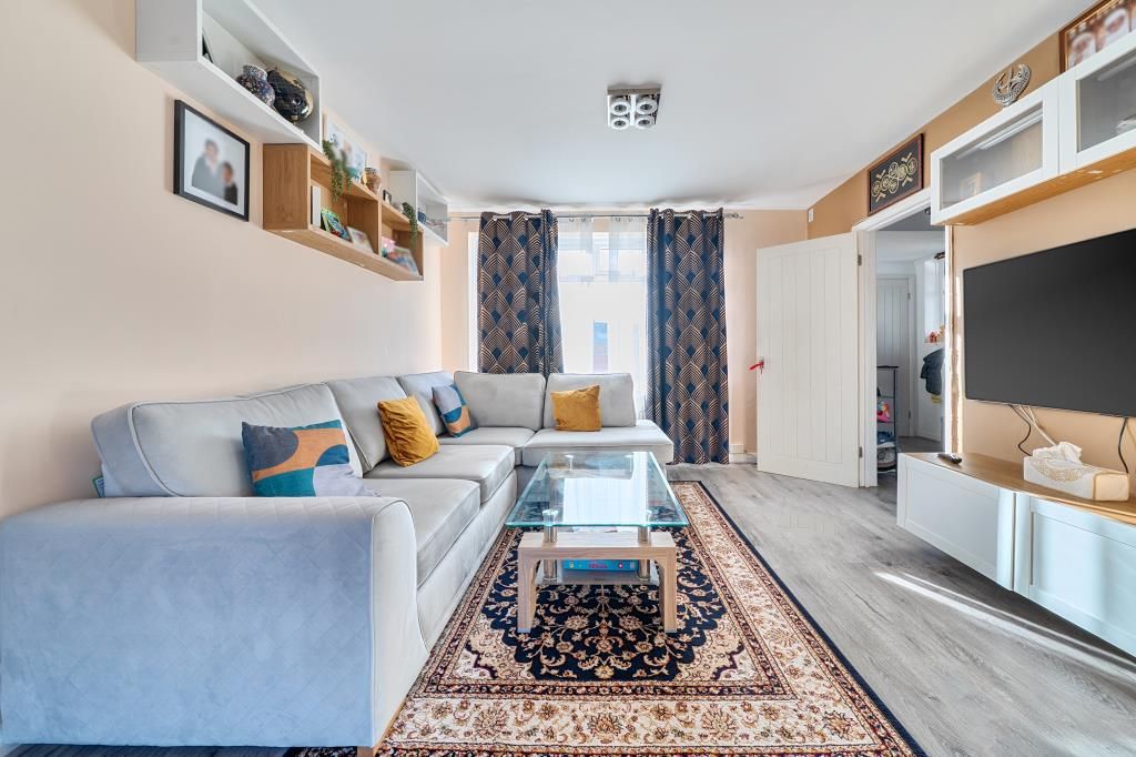 Property photo 3 of 19 Living Room