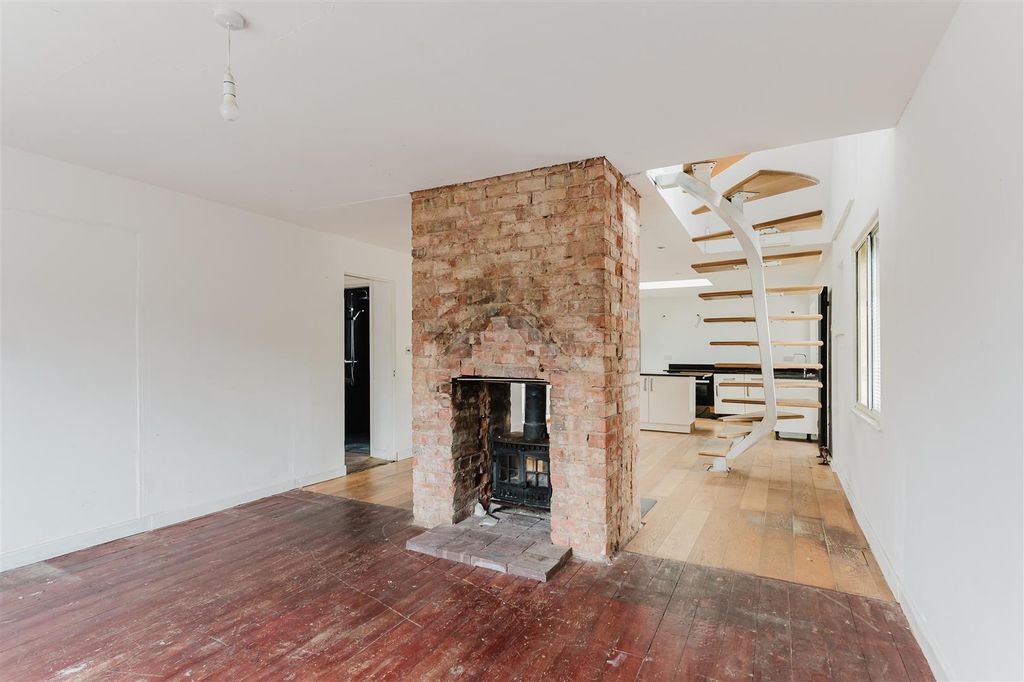 Property photo 3 of 23