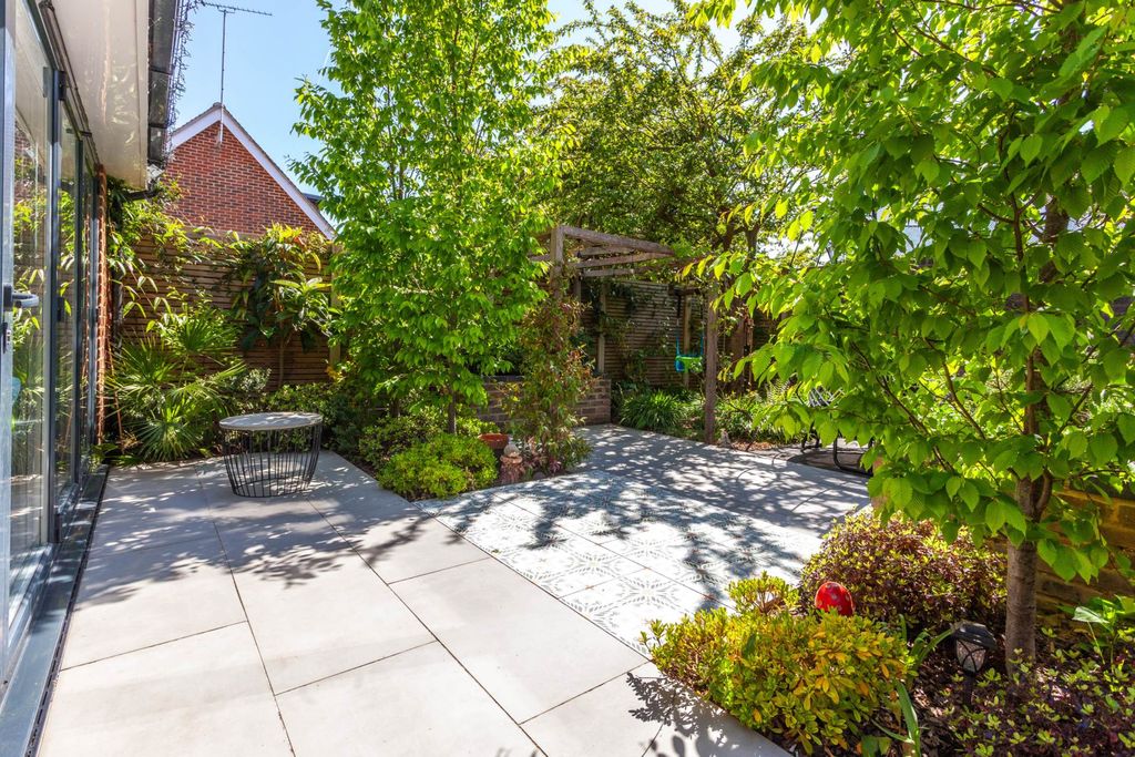 Property photo 2 of 26