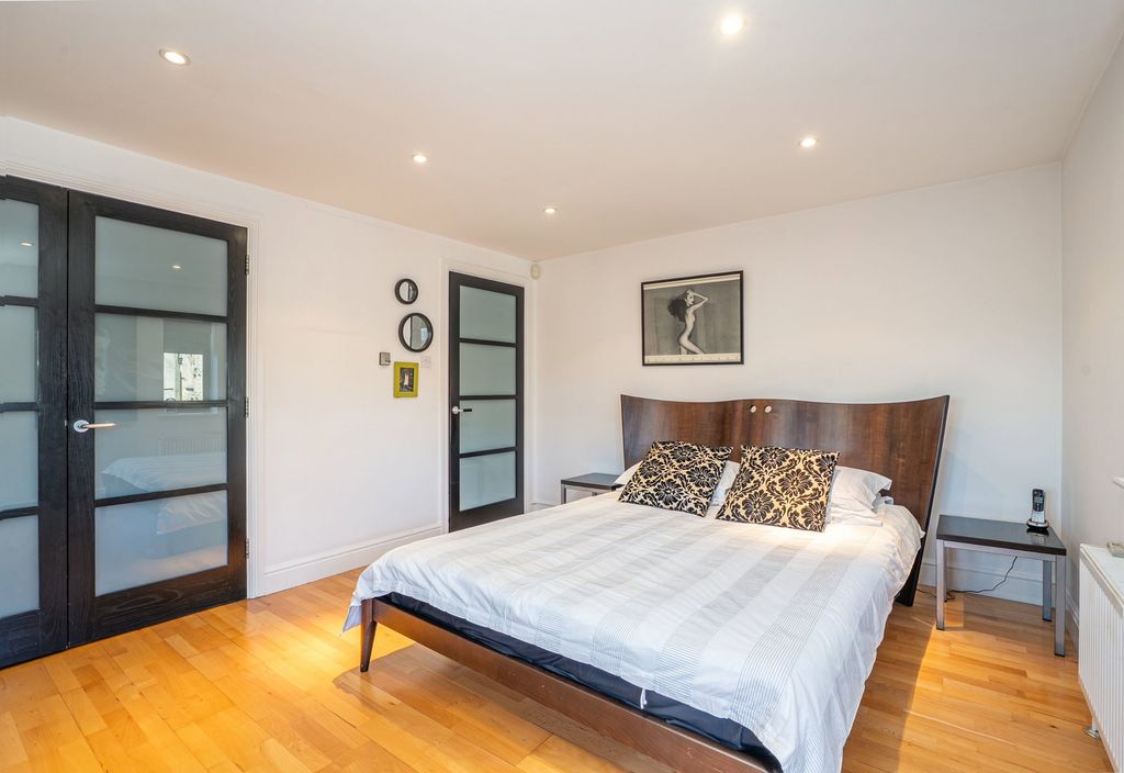 Additional image 21 of 3 bed penthouse for salePenthouse, Kings Court NG1
