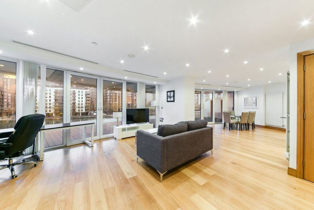 Property photo 1 of 12 Arena Tower, Crossha