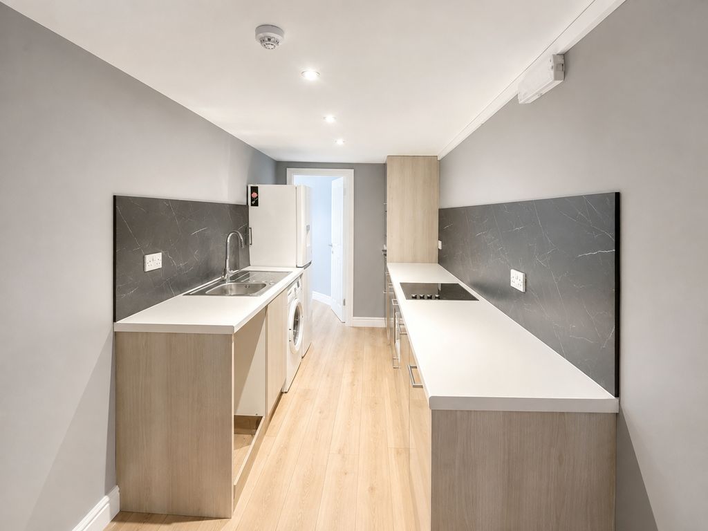 Property photo 2 of 10 Kitchen