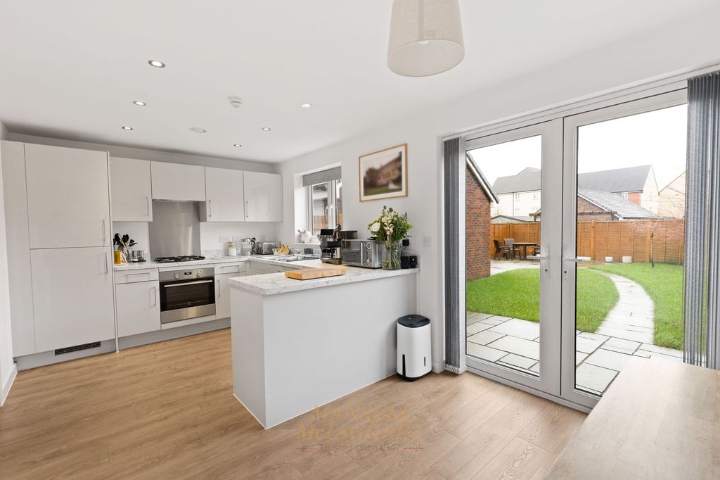 Property photo 2 of 21