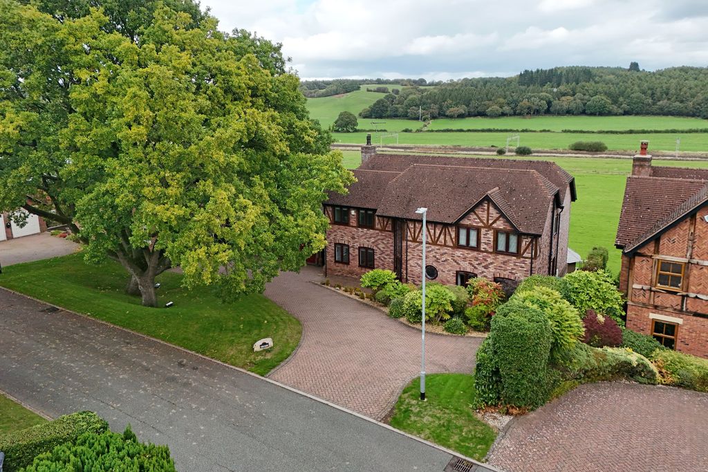 Property photo 2 of 54