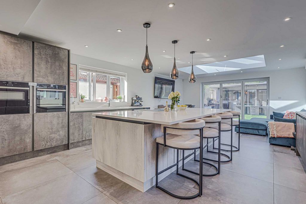 Property photo 2 of 45