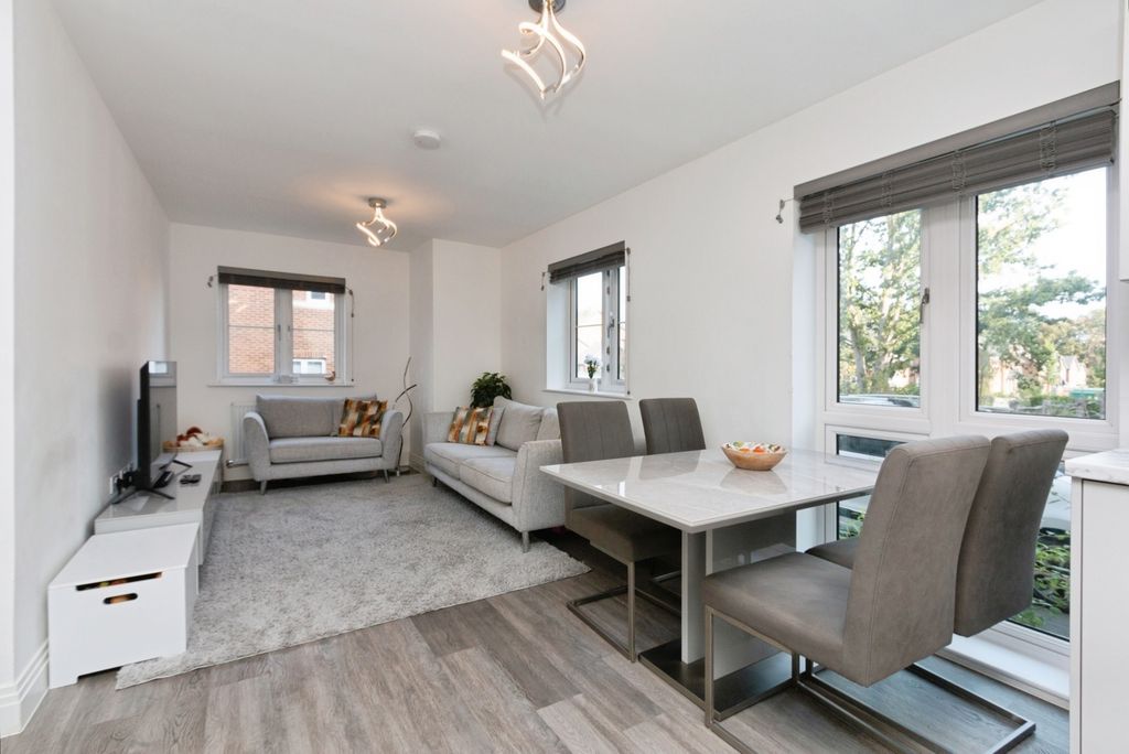 Property photo 3 of 15 Pbox-Img.Jpg