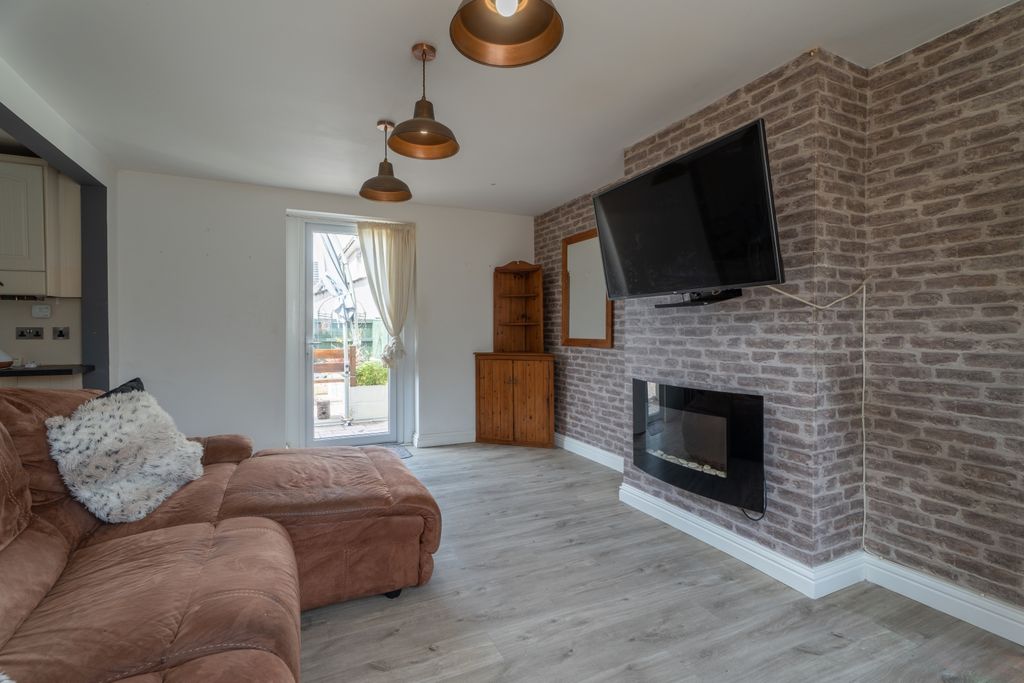 Property photo 3 of 19 Dsc00582-Hdr