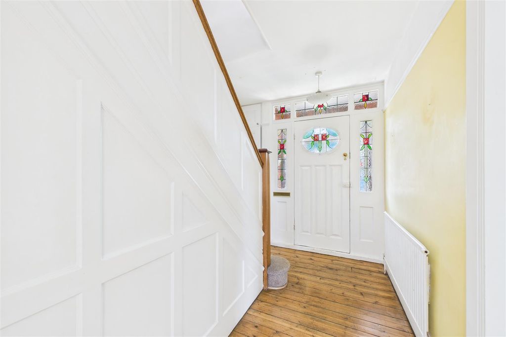 Property photo 3 of 15 Cam04235G0-Pr0091-Still008.Jpg