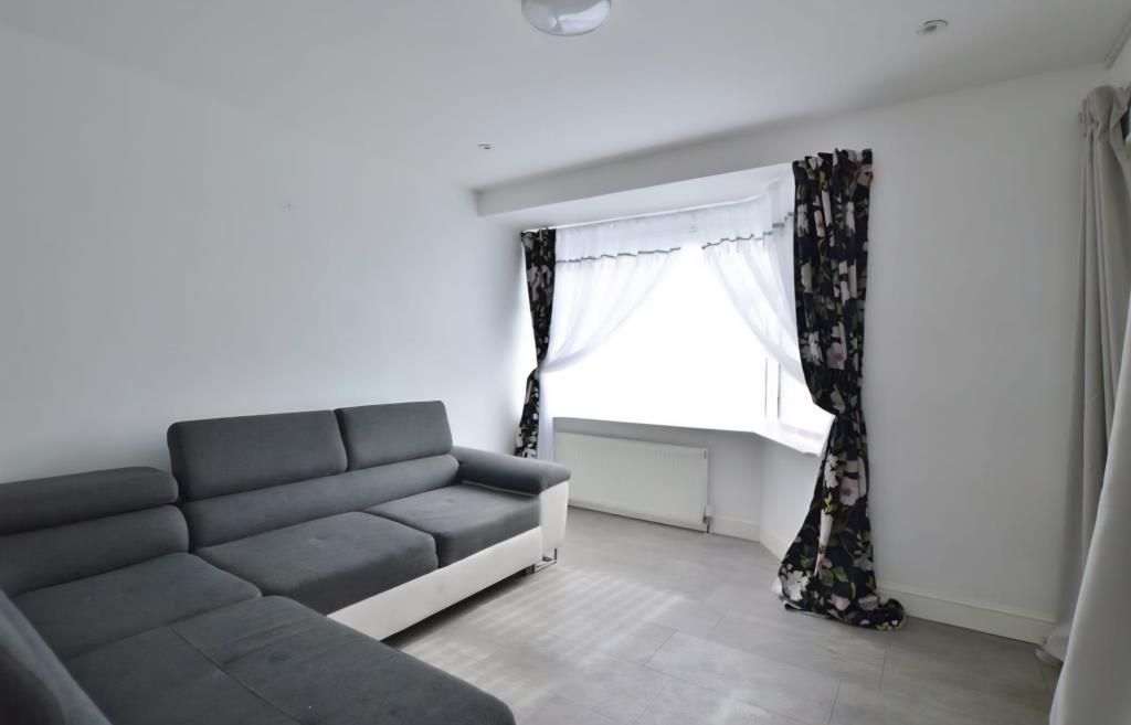 Property photo 2 of 7 Reception