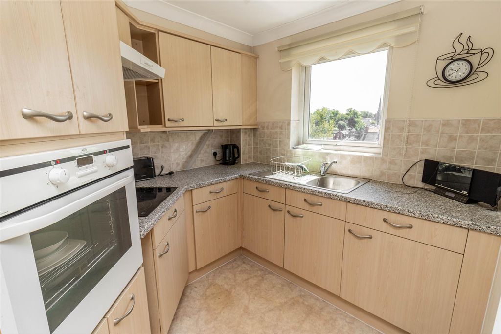 Property photo 3 of 11 Kitchen