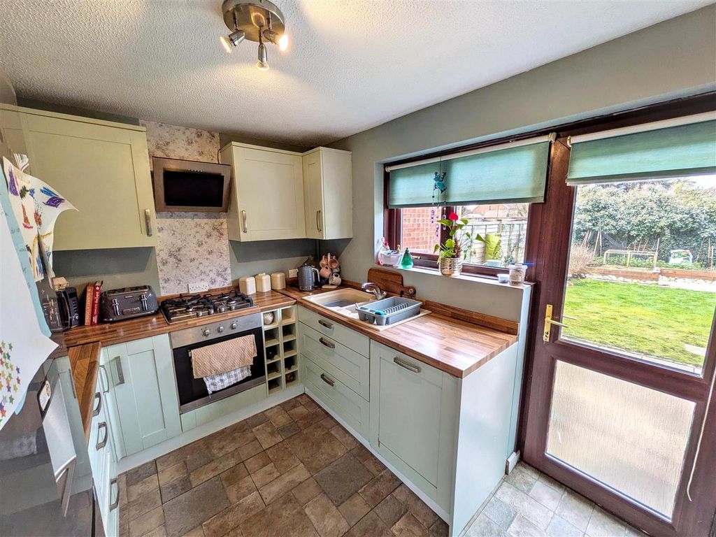 Property photo 2 of 16 Kitchen