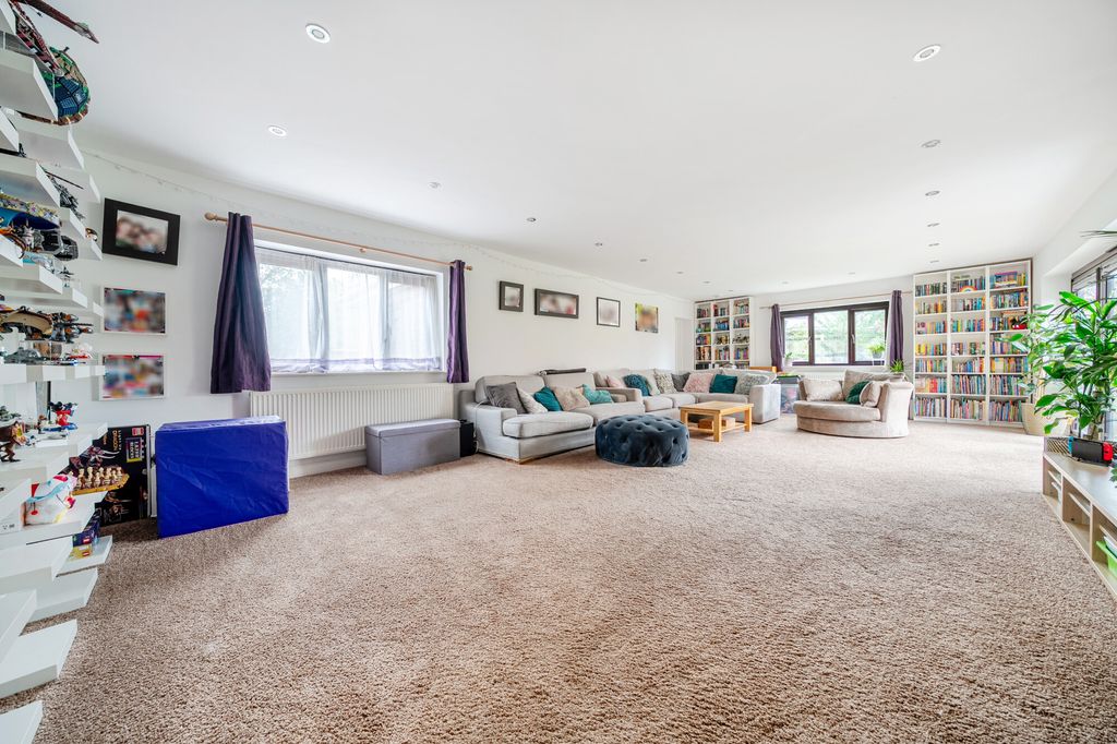 Property photo 3 of 10