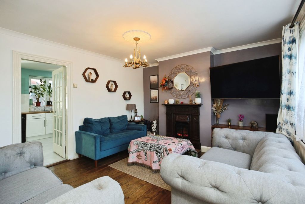 Property photo 2 of 17 Photo