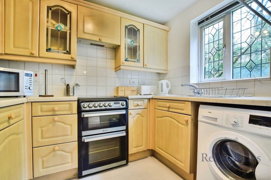 Property photo 2 of 8 Pbox-Img.Jpg