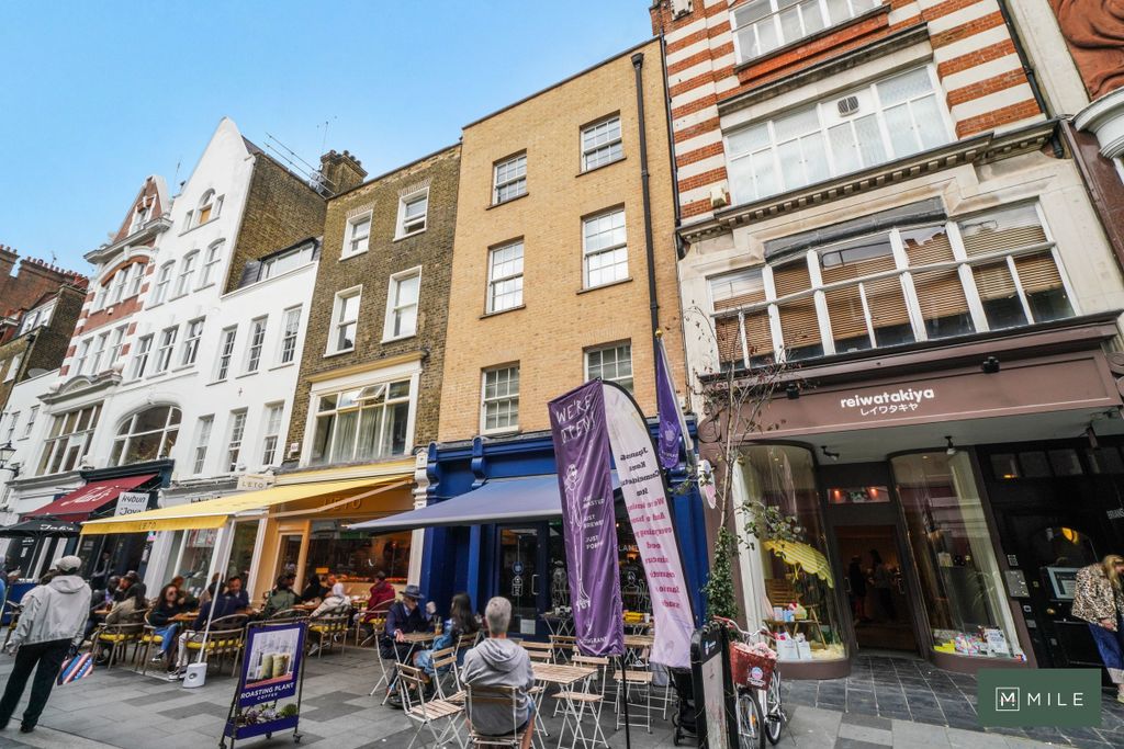 Property photo 1 of 2 Flat 4, 46 South Molton Street - 0l0Z87Bz5Acjyepm2