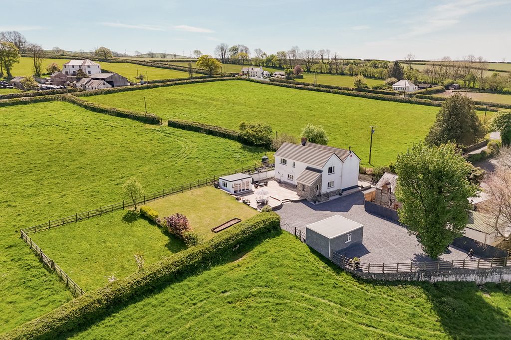 Property photo 1 of 36 Castle Farm - Web (38 Of 59).Jpg