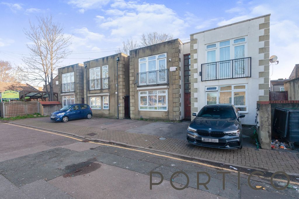 Property photo 1 of 9 Edith Road
