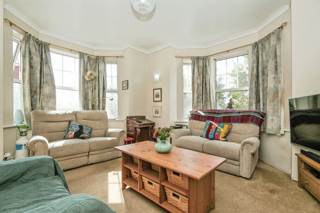 Property photo 2 of 19