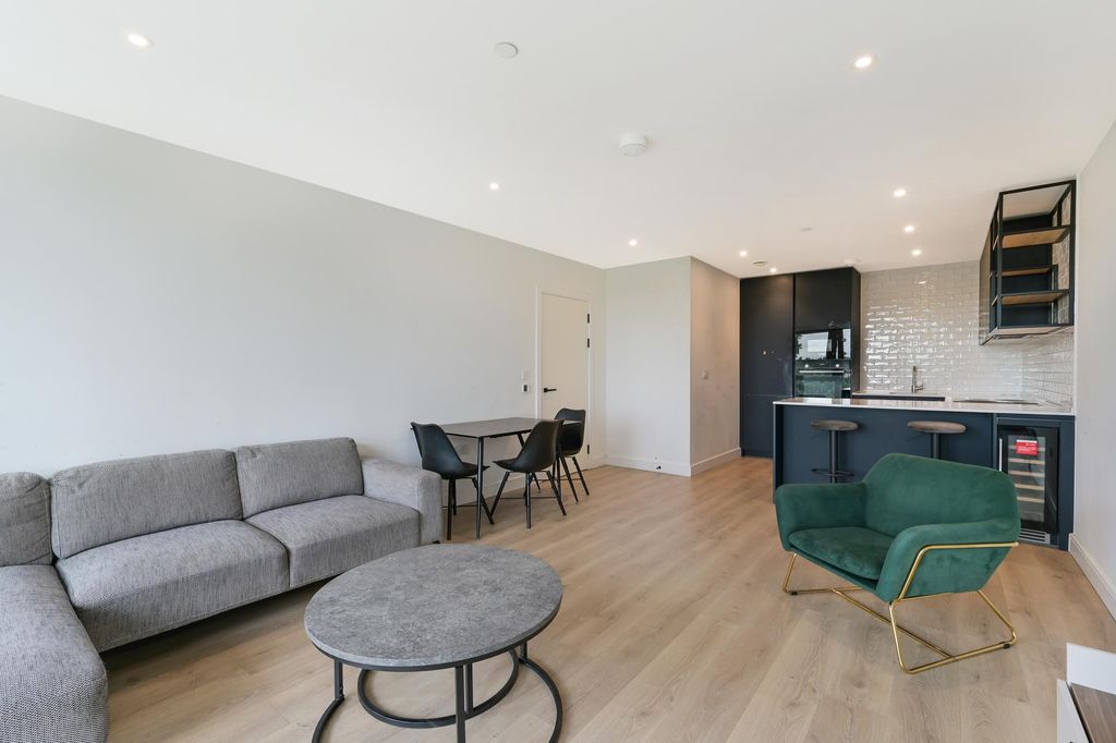 Property photo 2 of 8