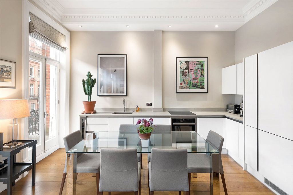 Property photo 3 of 7 Dining/Kitchen