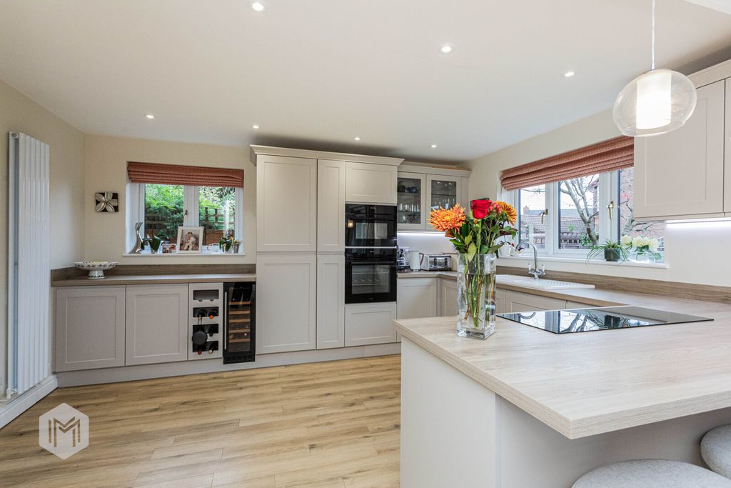 Property photo 2 of 33 Picture No. 58