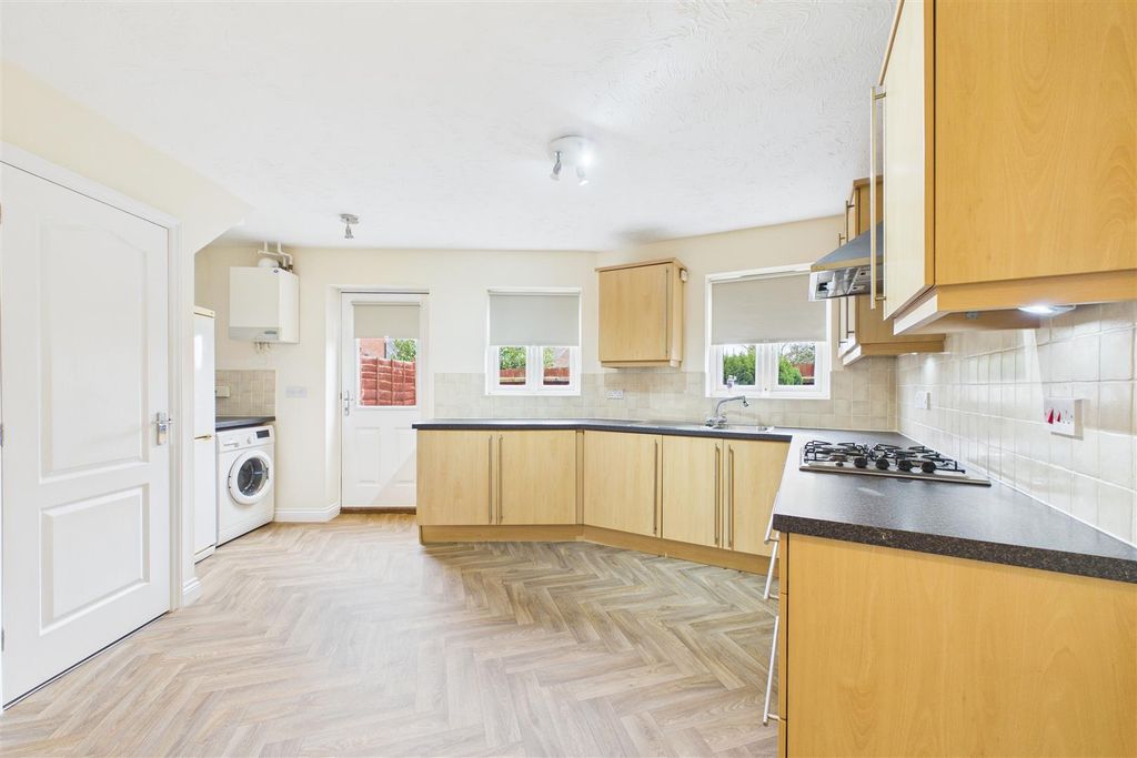 Property photo 3 of 16 Kitchen Diner