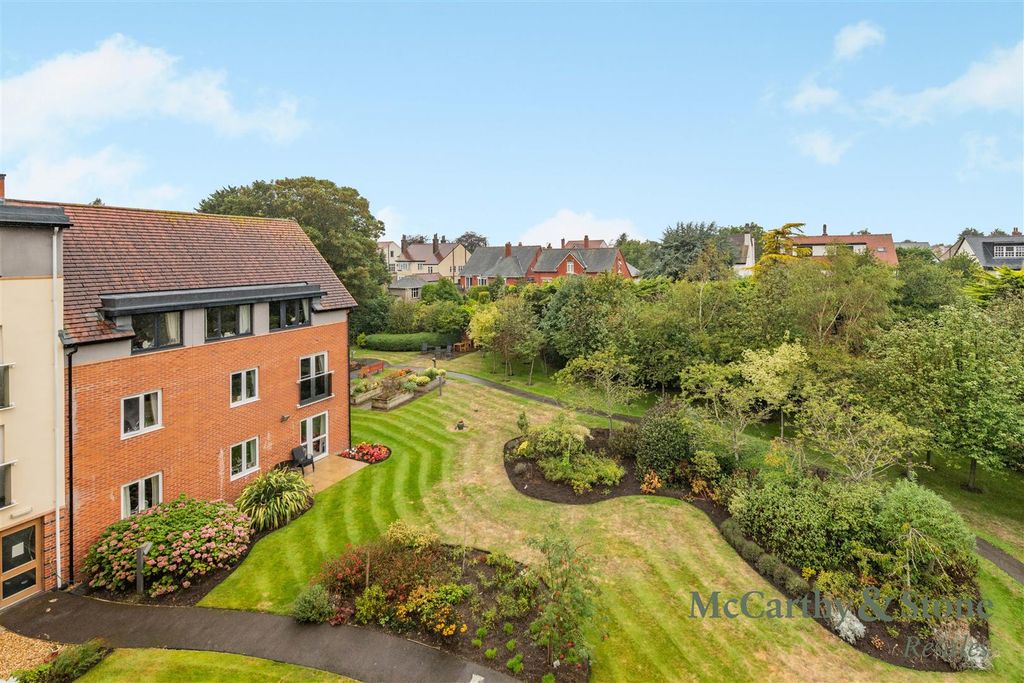 Property photo 1 of 21 8702571-Exterior01.Jpg