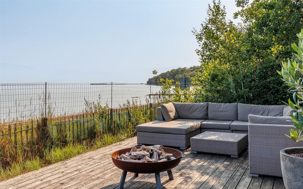 Property photo 3 of 45 Shoreside Terrace