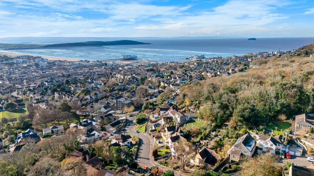 Property photo 3 of 44