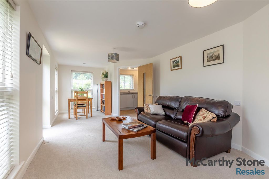 Property photo 3 of 26 8693672-Interior11.Jpg