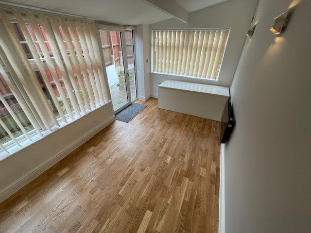 Property photo 2 of 13 Spacious Entrance / Office