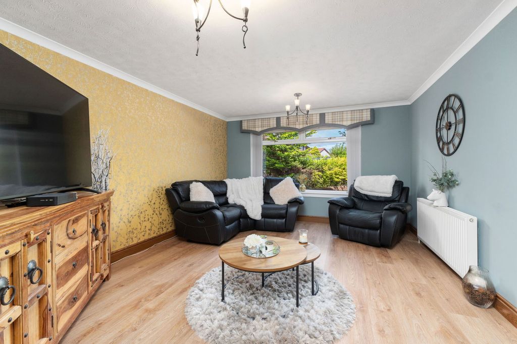 Property photo 3 of 33